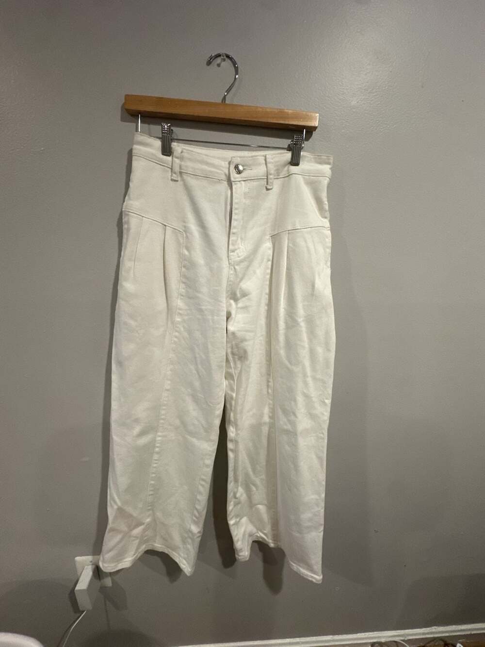 White Denim Wide Leg Jeans Size 06